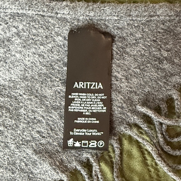 Aritzia Wilfred Gray 100% Wool Fringed Triangle Shawl / Scarf - Picture 3 of 4